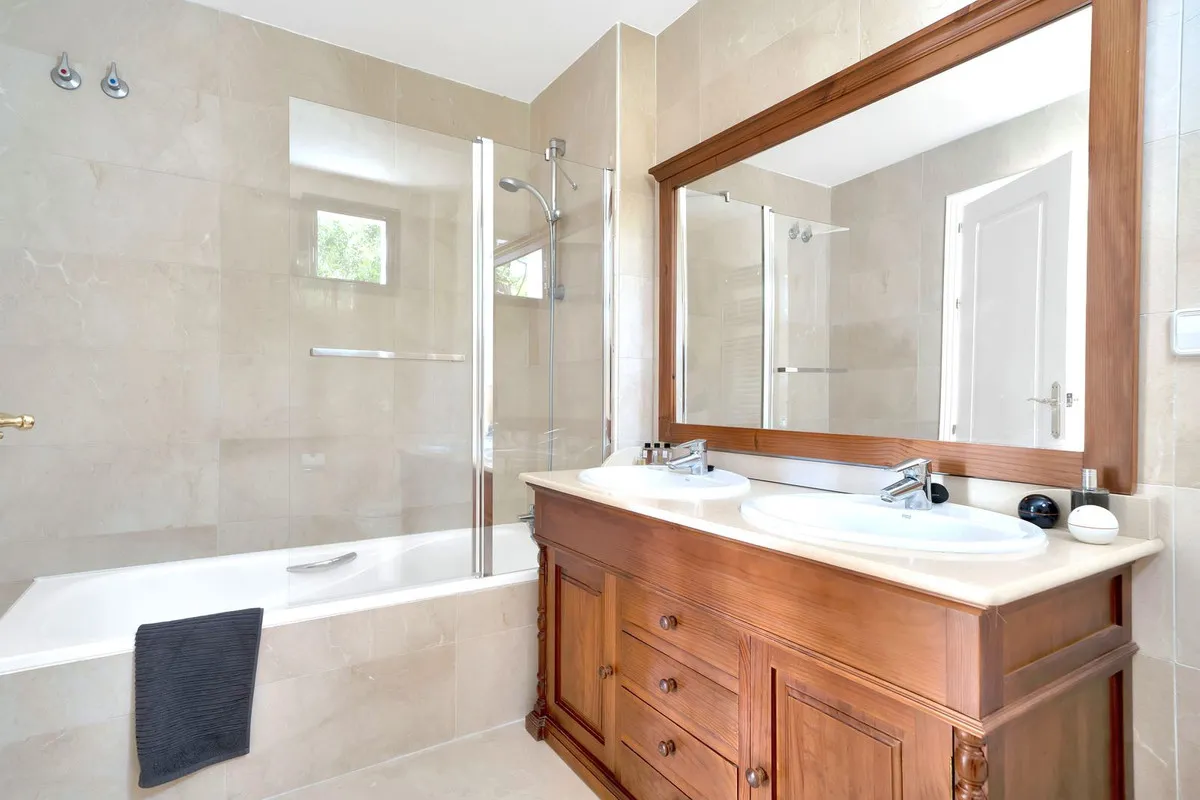 594f9f2a-2e26-4796-8292-1663c14049e9