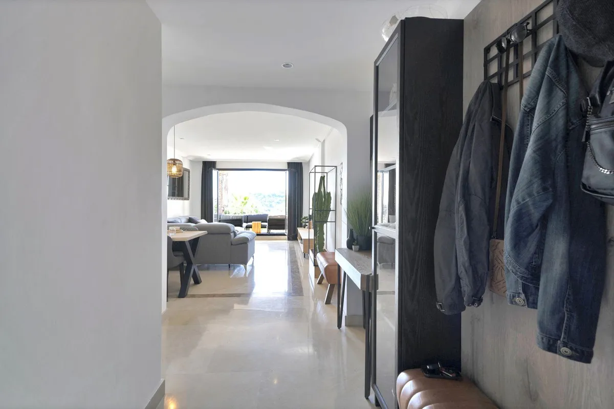 8b411252-d6c8-4d13-848f-7cbf92d064bd