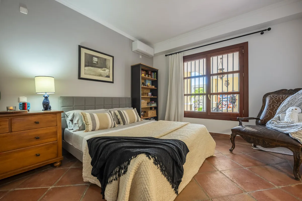 8c221f0d-5e75-4644-b8d1-8ffc3ca3c797