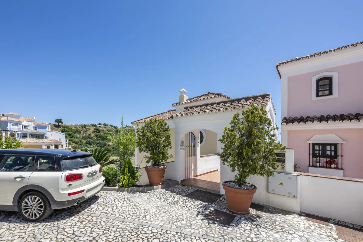 fc19f030-70dd-4d43-849d-e56d7cff881c