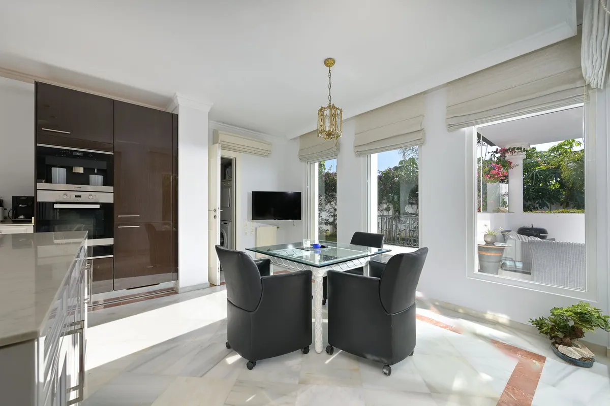 24aa8d2b-f0f9-4e6f-9f80-994c3c3958a0