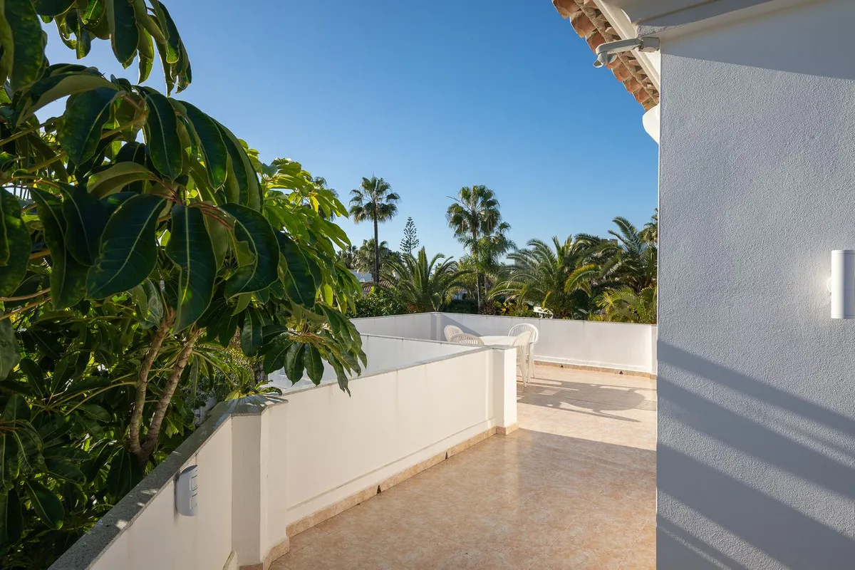 9efc2d27-20b2-4eca-a1c3-7a12359c6a2e