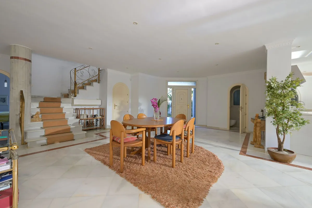 d6119528-5220-4b00-8e2d-35e25f618369