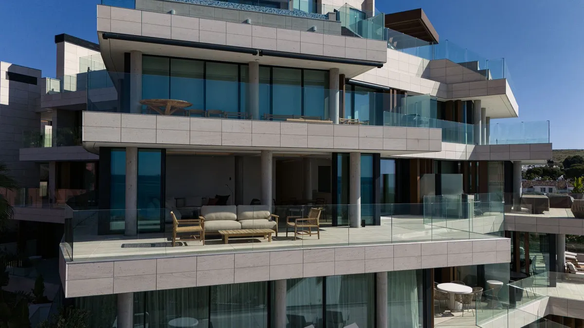 c6e942eb-44ff-4b56-9bf4-c9696b9b399a