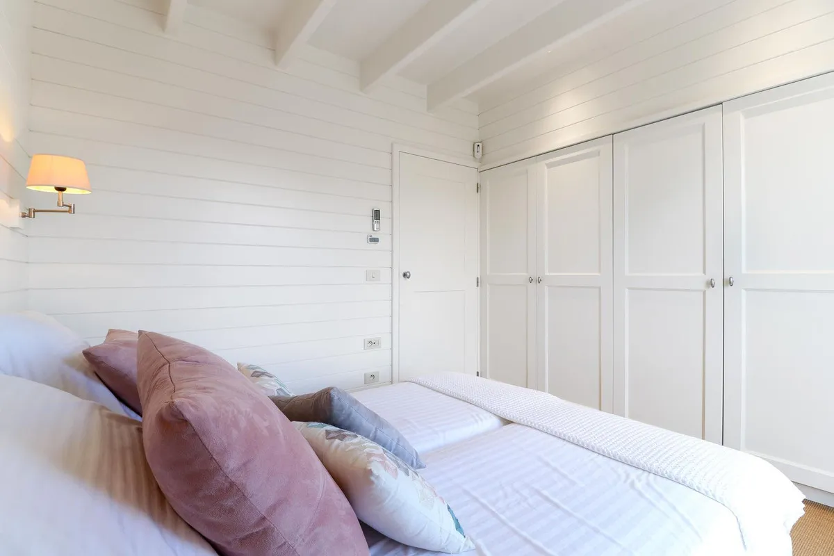 7c46a7b7-b870-408f-a0ed-e01f2d1e97b9