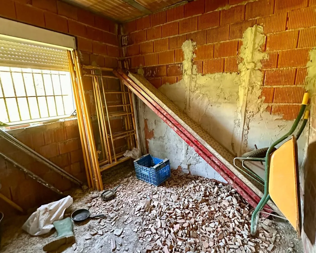 b5e42566-36af-4552-921b-703f766e2c87