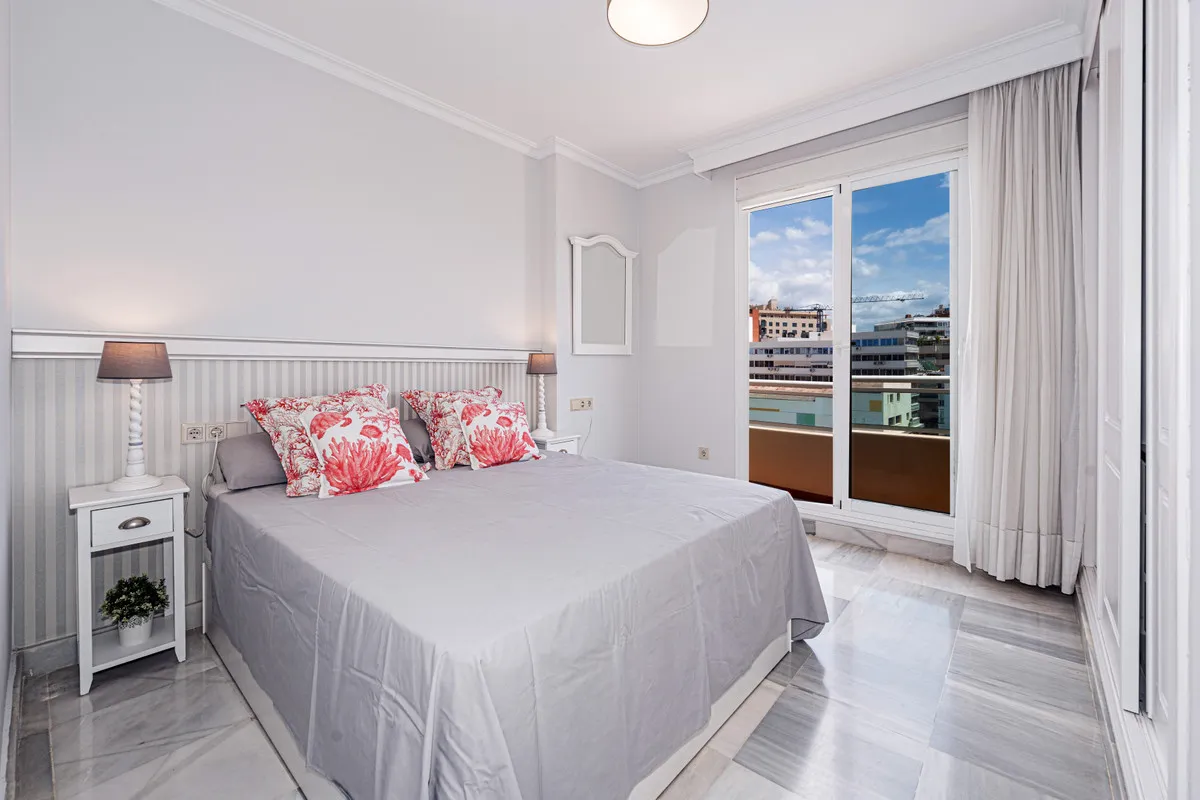 bb20074e-c41e-4595-8e9d-fc8bf92d33de