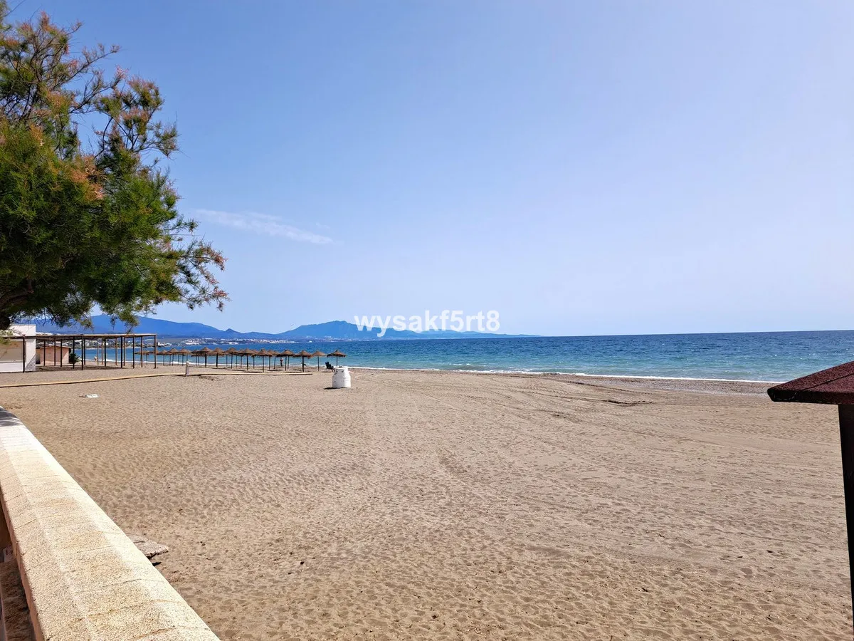 c8710c2d-54e4-4bce-9c85-a098bf4ac3c0