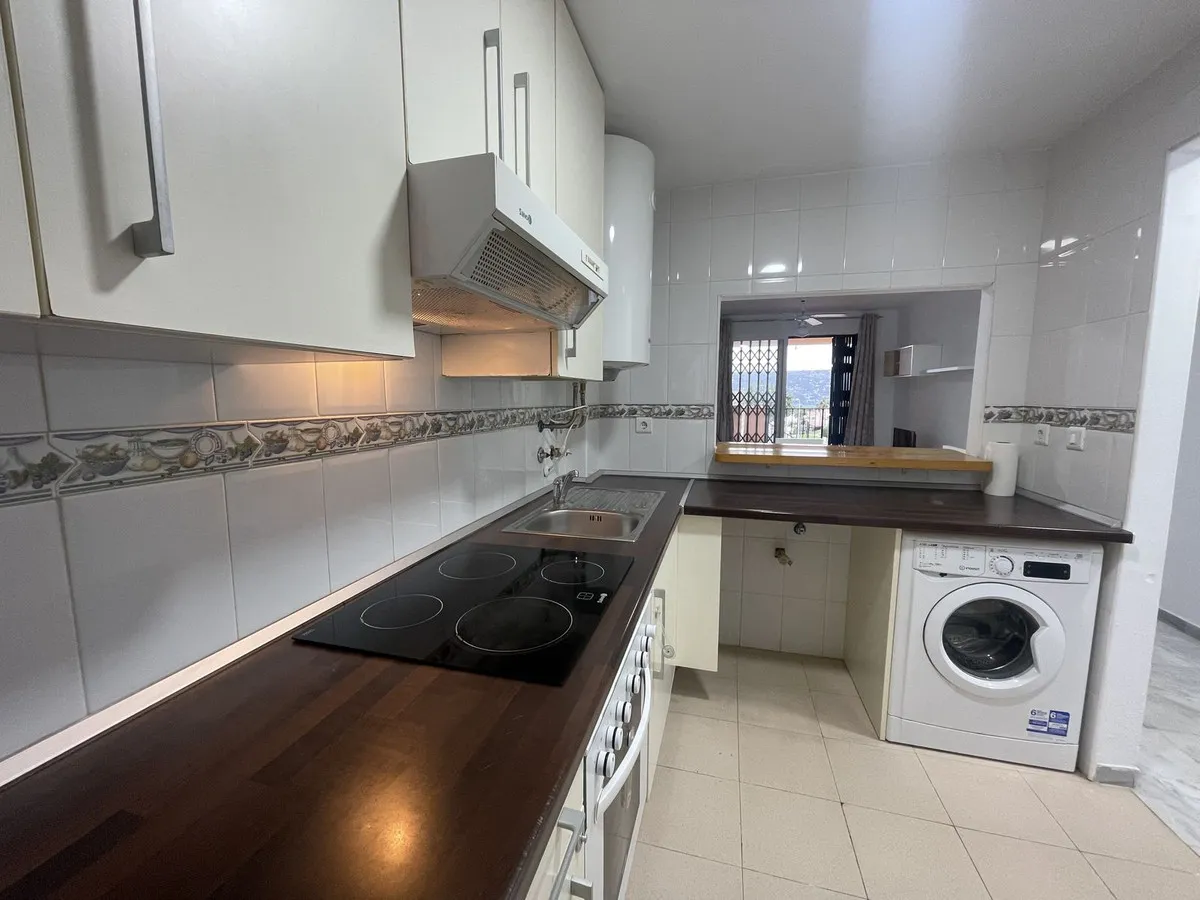 54e37e39-a5f2-45bd-b6c6-3fb6e44aaaee