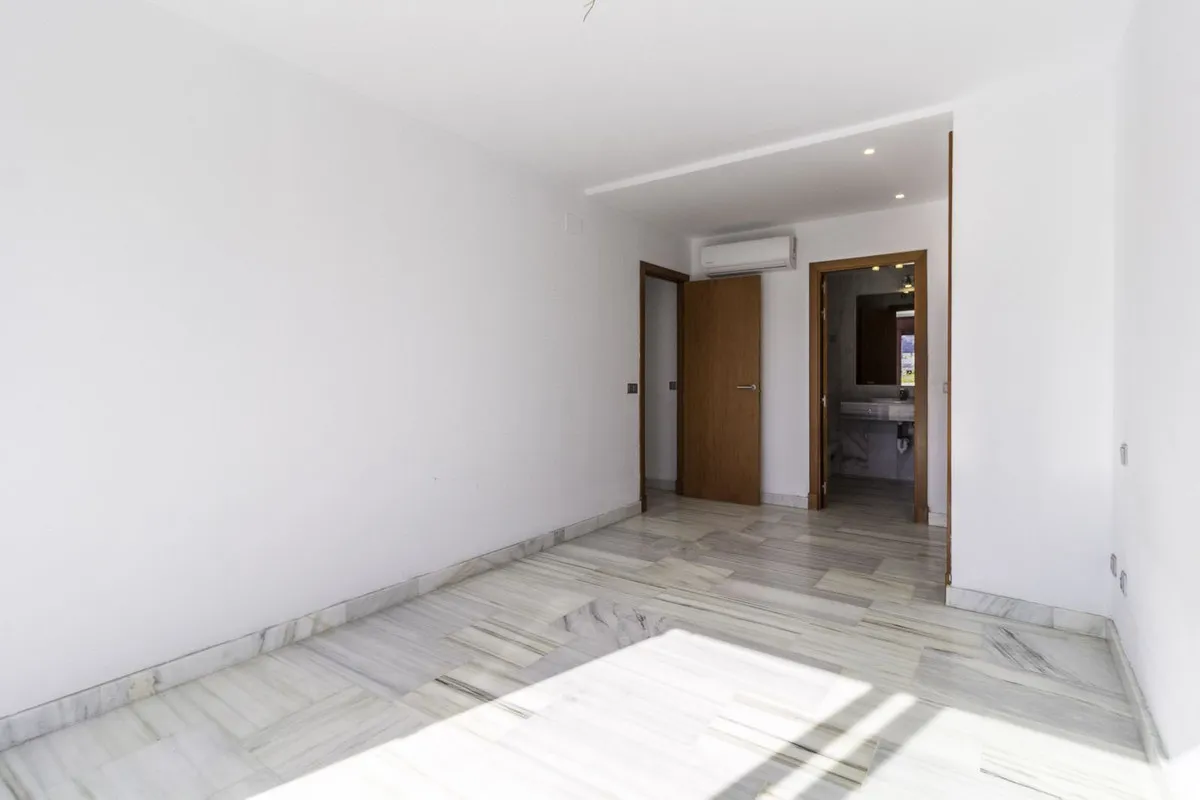 0c76bd69-b1eb-46d6-924f-6ade04a47338