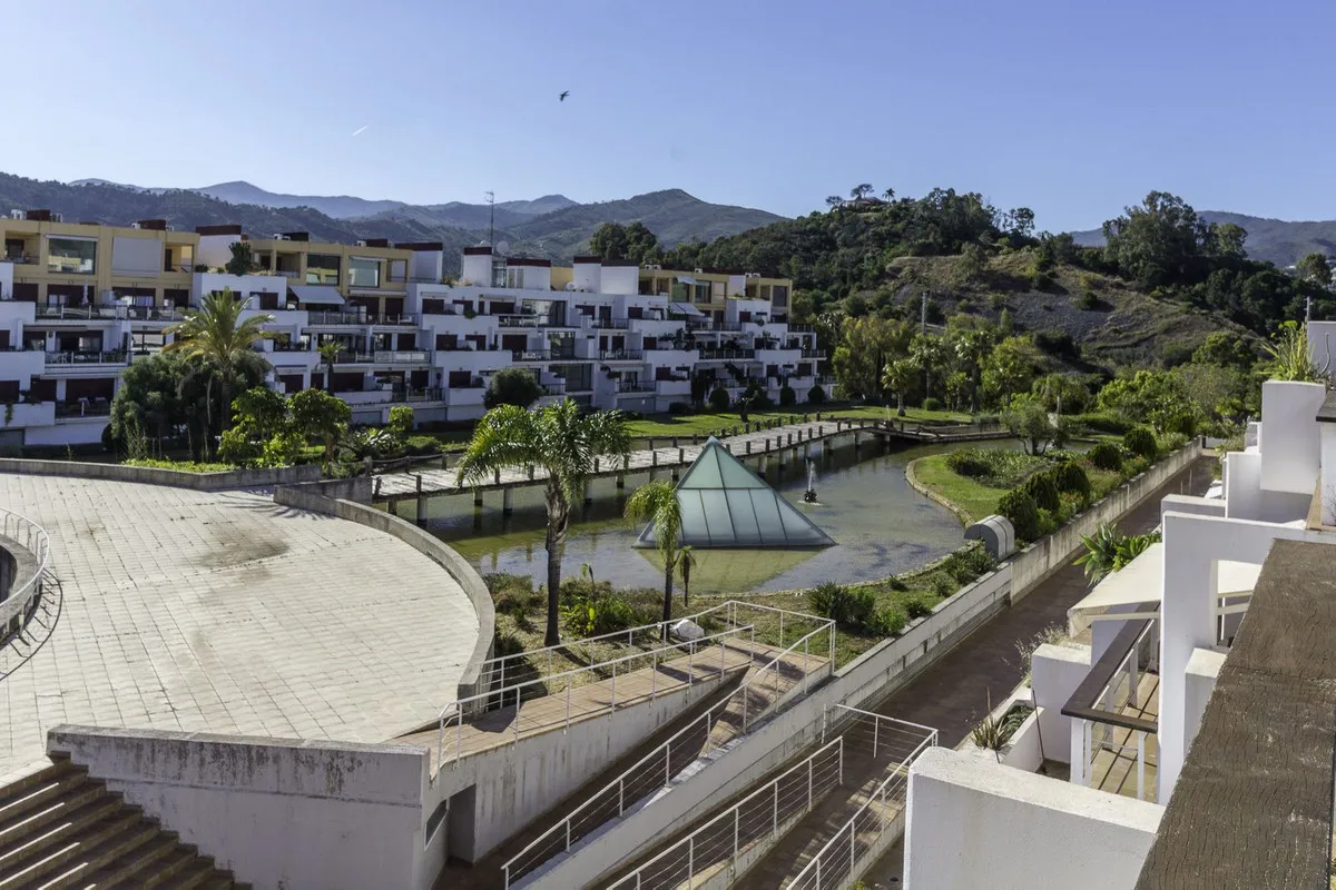 a526a6e4-e9e1-44e8-8f1c-d929684731d4