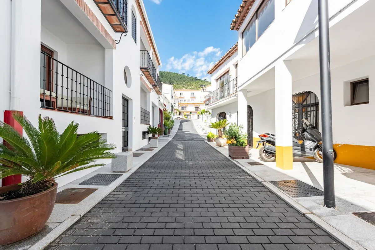 370c6fb4-eec9-424b-8528-418fa659cbe4