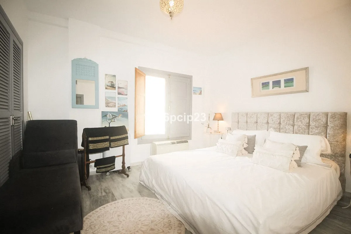 a38e01b4-6225-4692-ada6-15daacb6b1ae