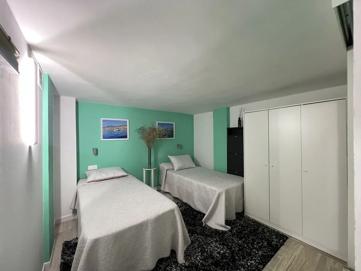 43759466-7d03-4567-8331-d05eb357652c