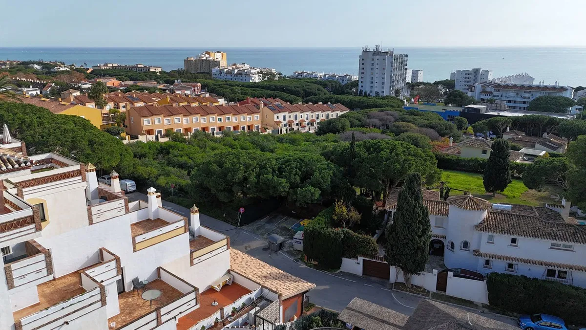 02b881e9-b2bb-4e1c-bf41-7692c6053e4f