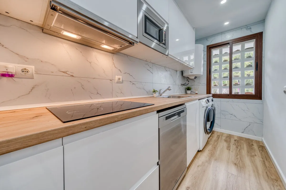 2b05b739-375c-43ba-8548-c761e01e3910