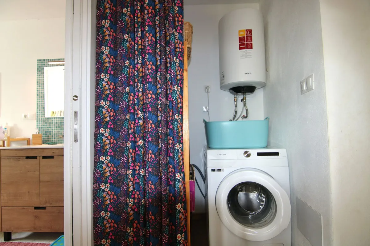 4a21c005-0b2a-40c8-b969-a8da1c98e82b