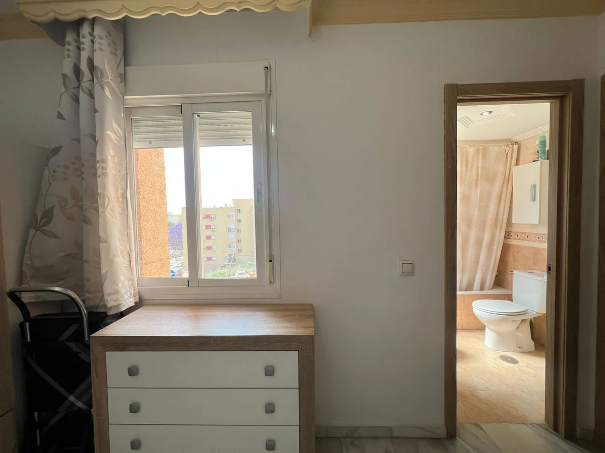 3234d837-9d12-4d8f-93dc-ac3616944ad0