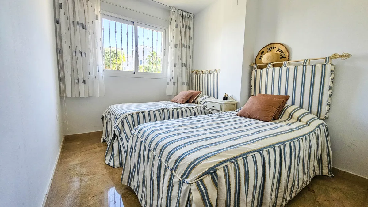 49d4f725-d9a6-49b8-bdd1-de2168360ade