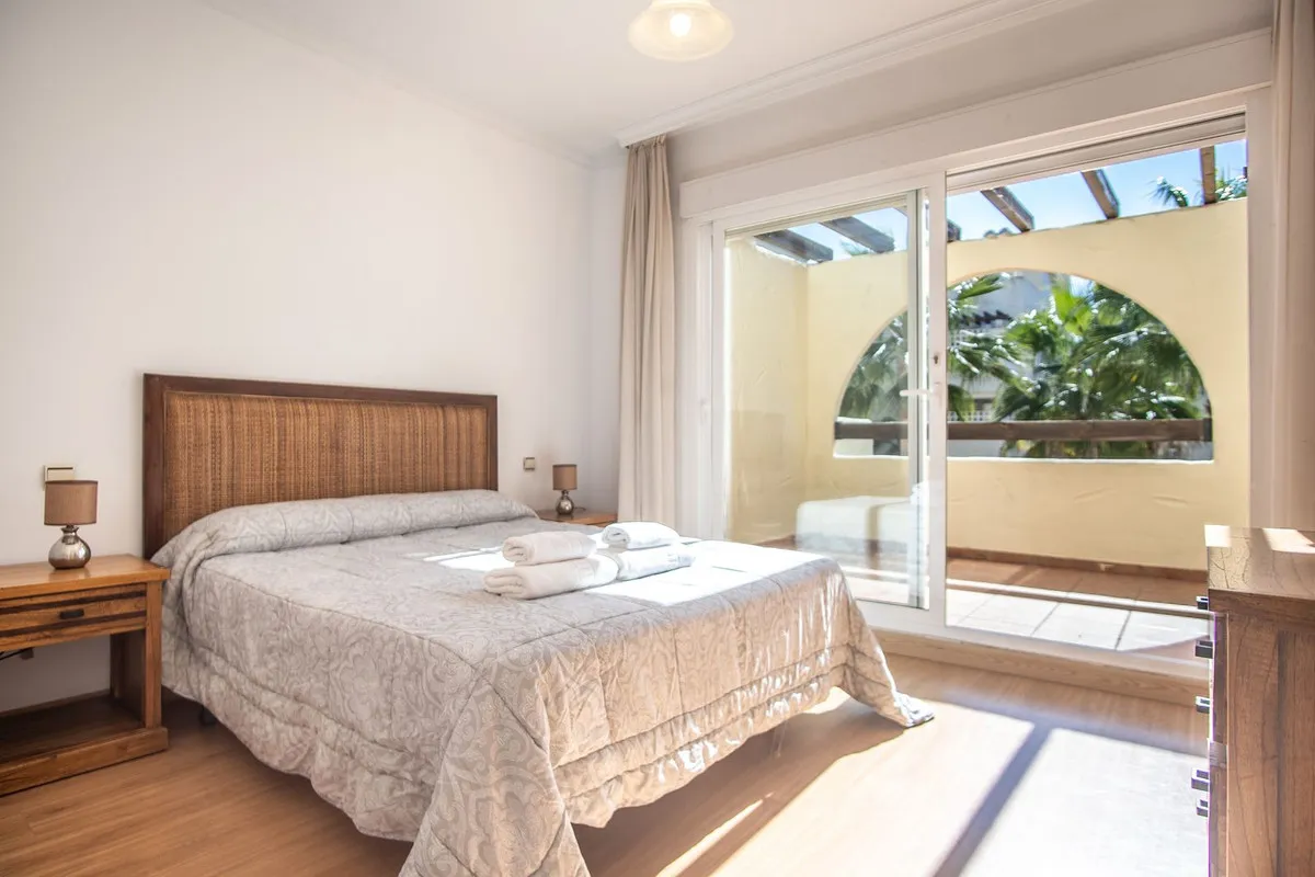 b2c76900-395f-47d2-96d0-7a1427064492