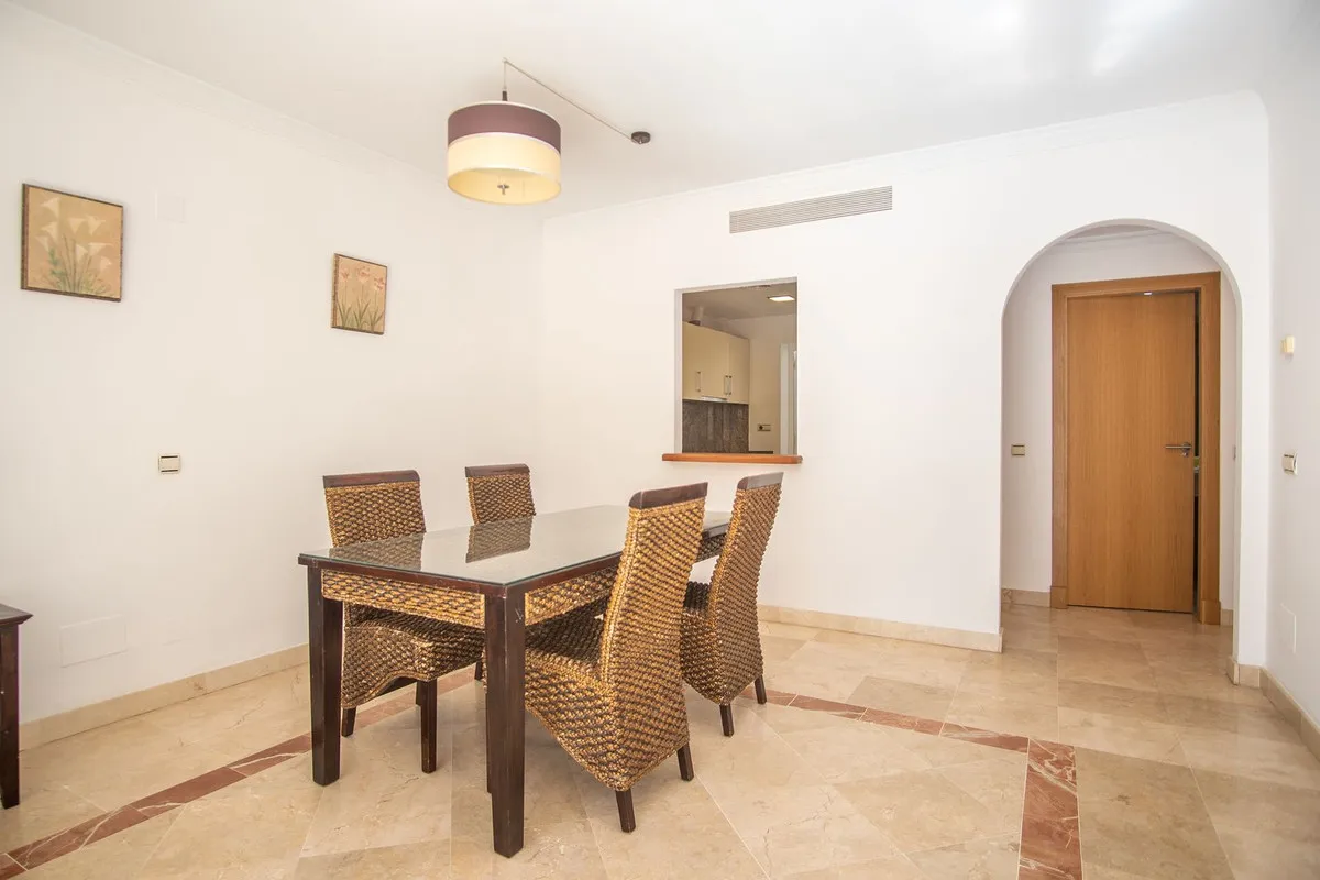 e1901189-5d0d-4d20-b38e-c2f4595e5b02