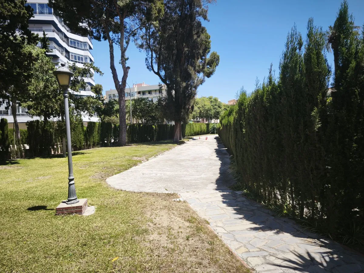 6c43b1b4-369f-43ca-b7bc-ddb67e039025