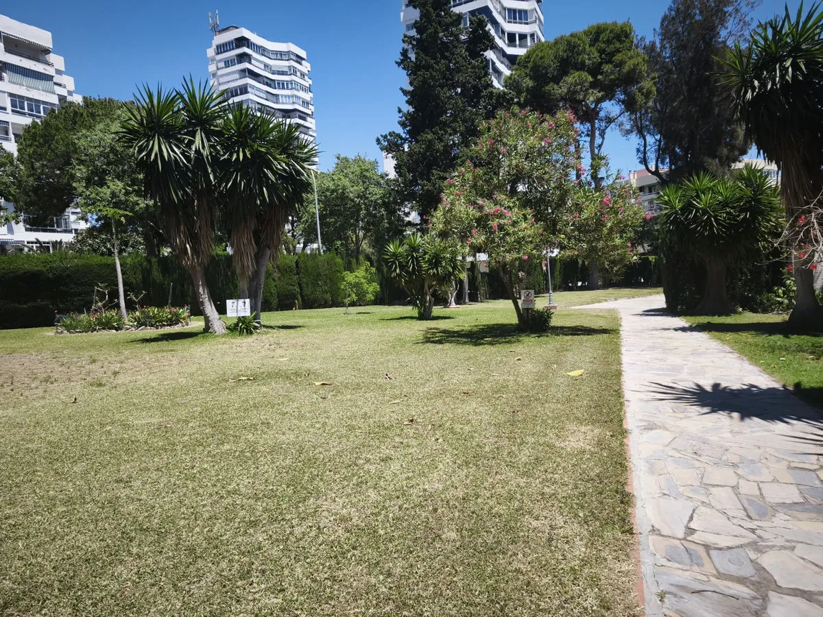 78f057ba-923a-4173-a869-95a9bae8f7de