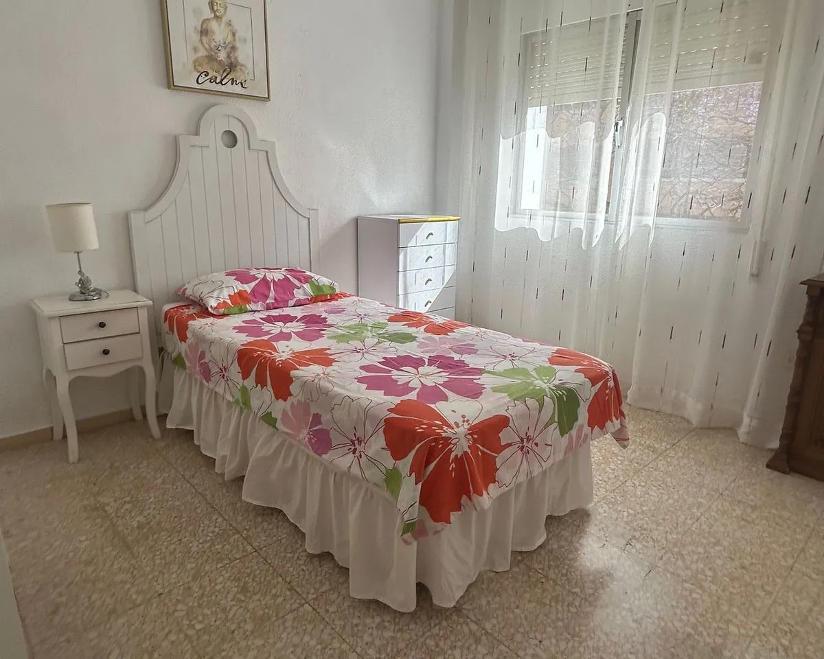 dfc4f1b8-a2b4-4042-adad-b8a73e330333