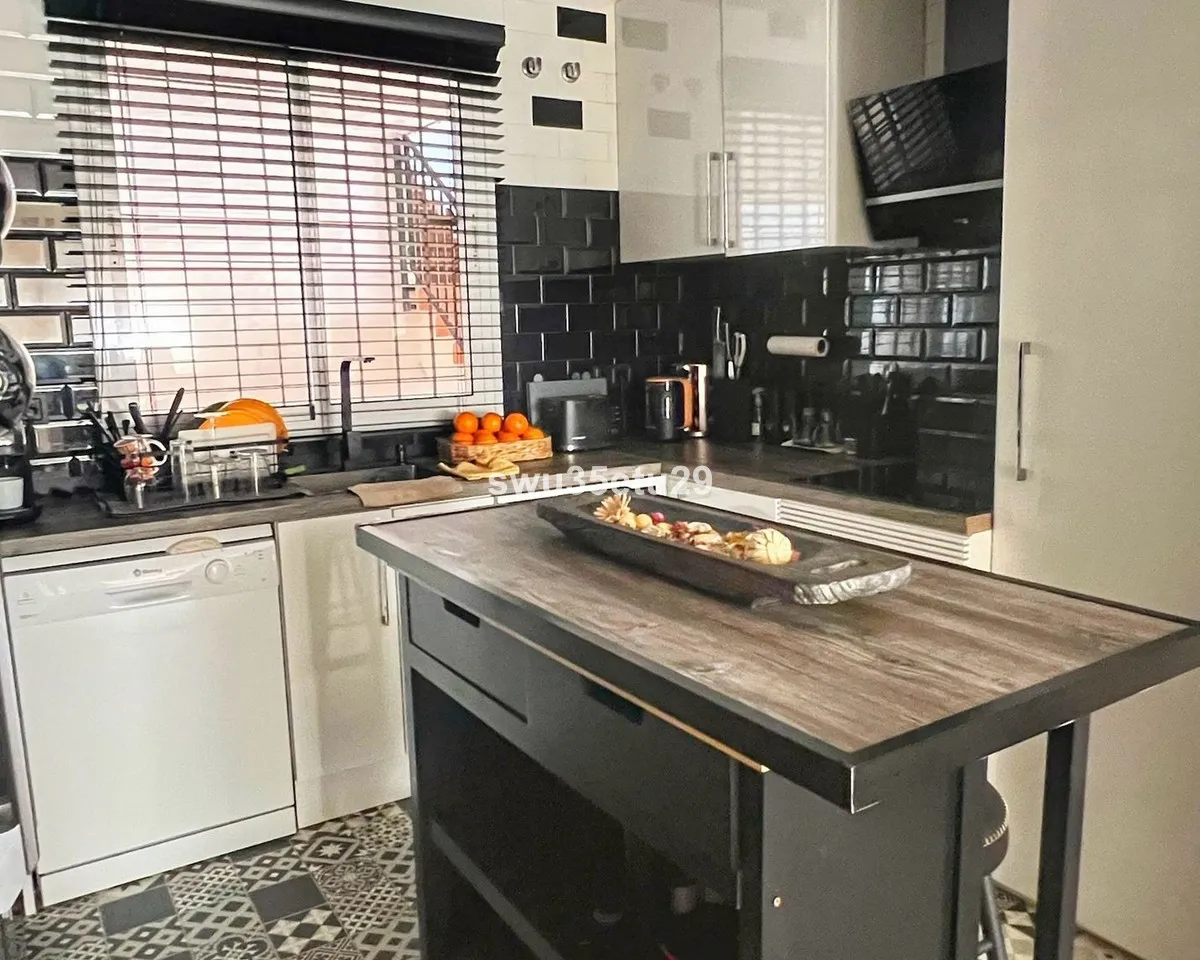 250128c9-6040-4d12-91c7-0d774d213508