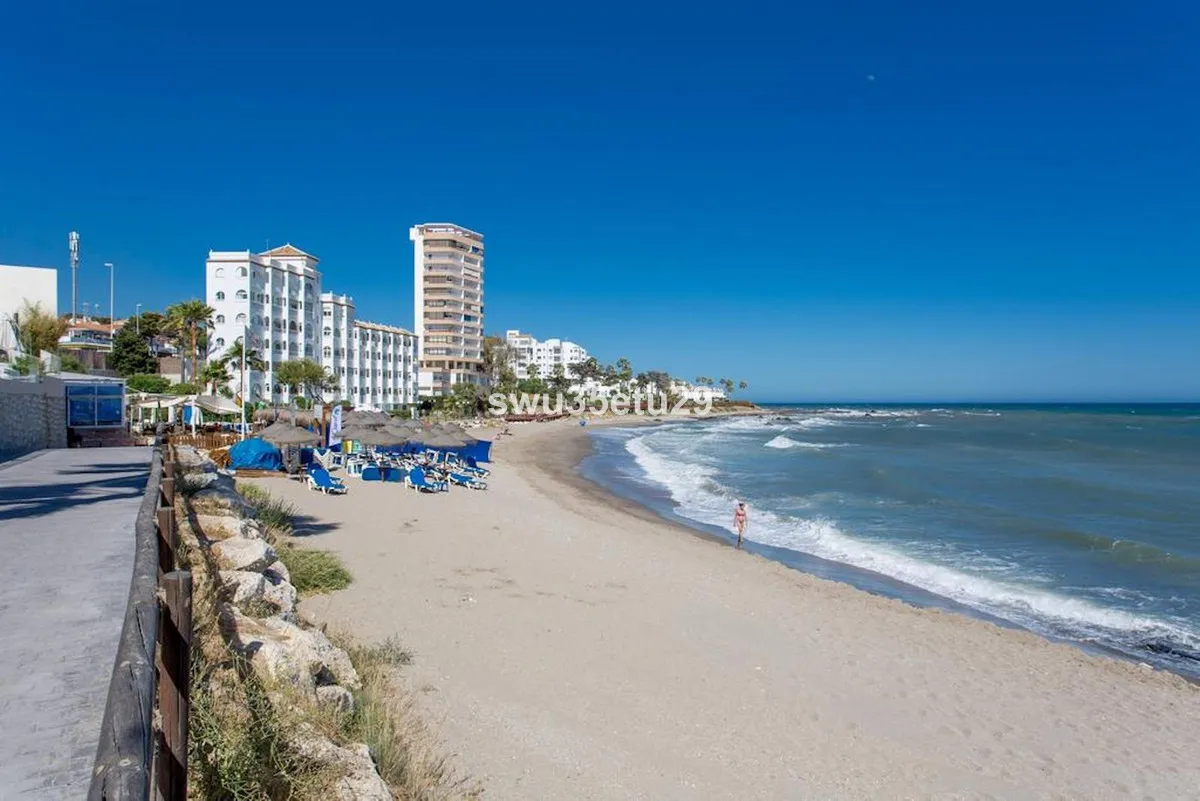 c6585bde-25a7-417d-bf5f-7d3b0d8f9977