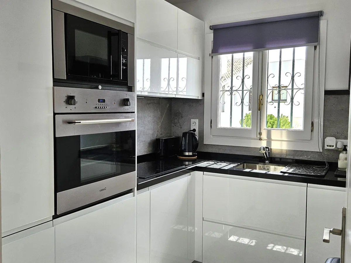 2b8861e8-b782-432d-a795-e88e2c393b2f