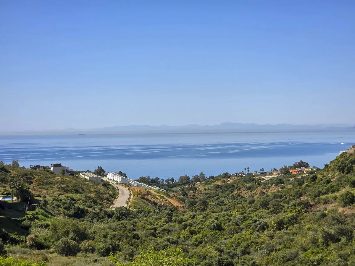 b2a8d748-a0a8-4db8-94f5-73c5a38ec402