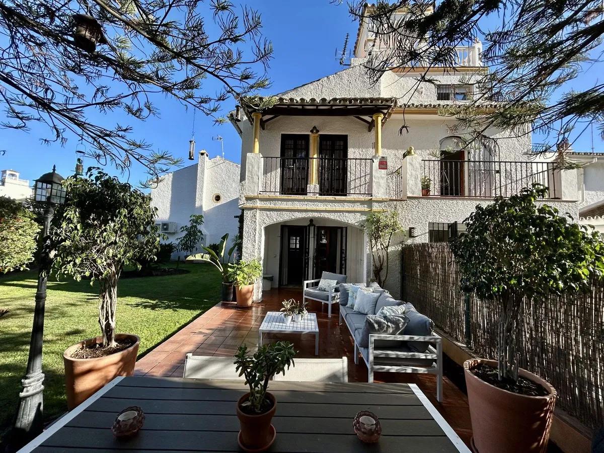 c049b6a3-79f9-4d0d-911a-ffd4e2a9a972