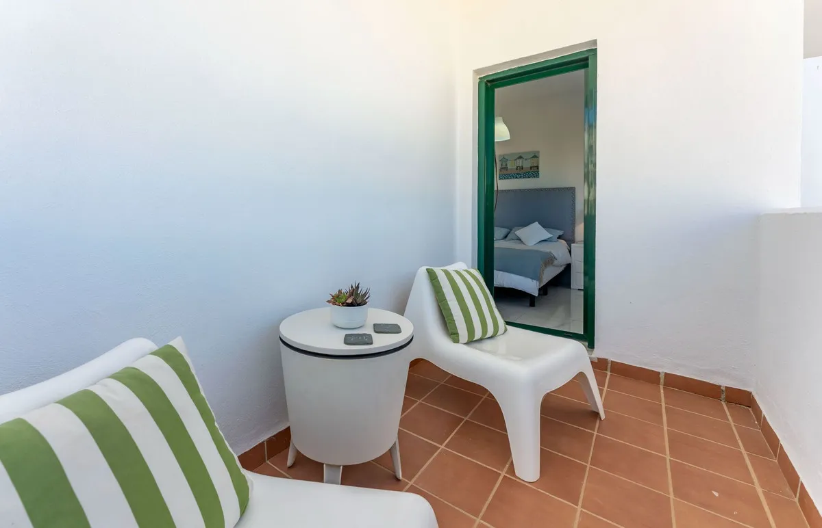 8e75b65b-42c1-43df-a12d-4f82db21053c