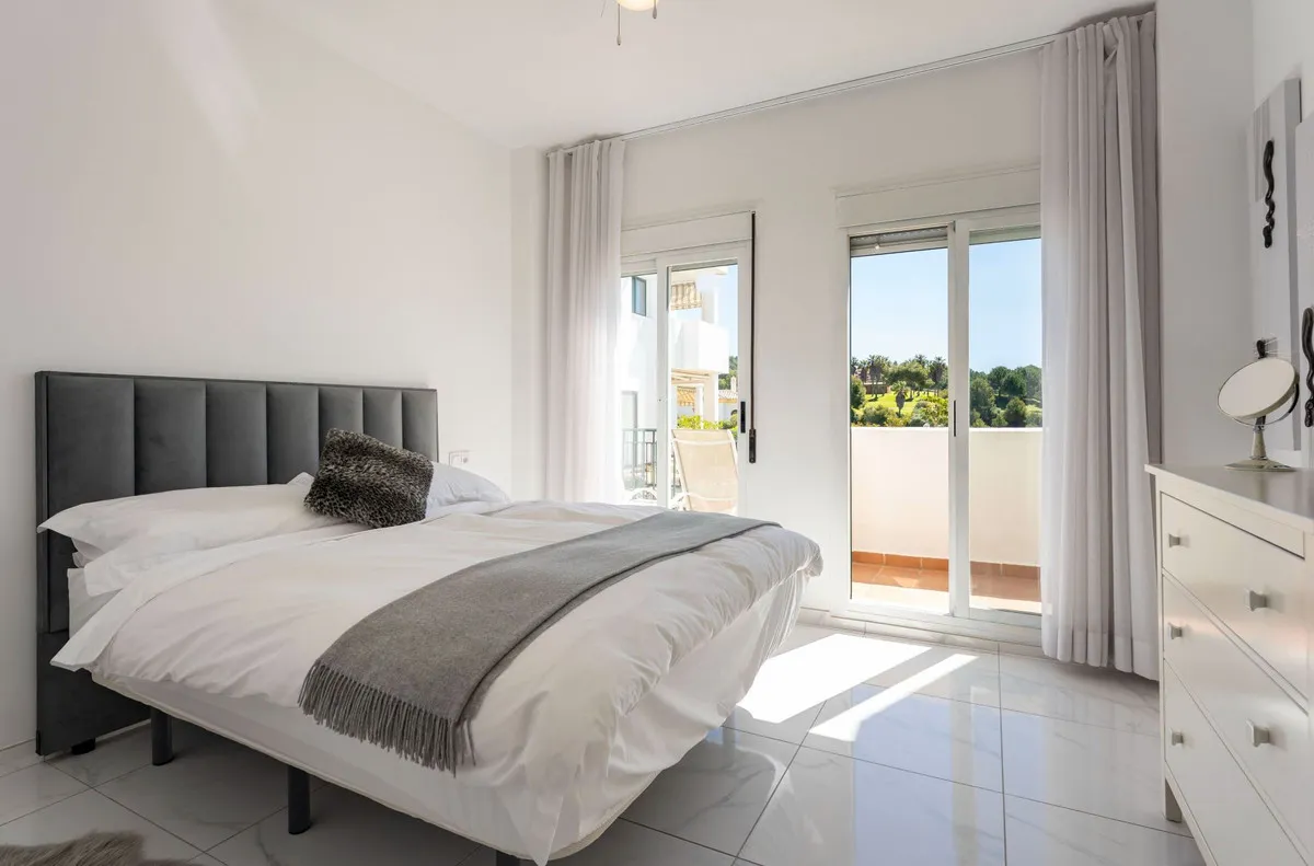 970bb776-1327-43de-9b9c-94d2d2b52f92