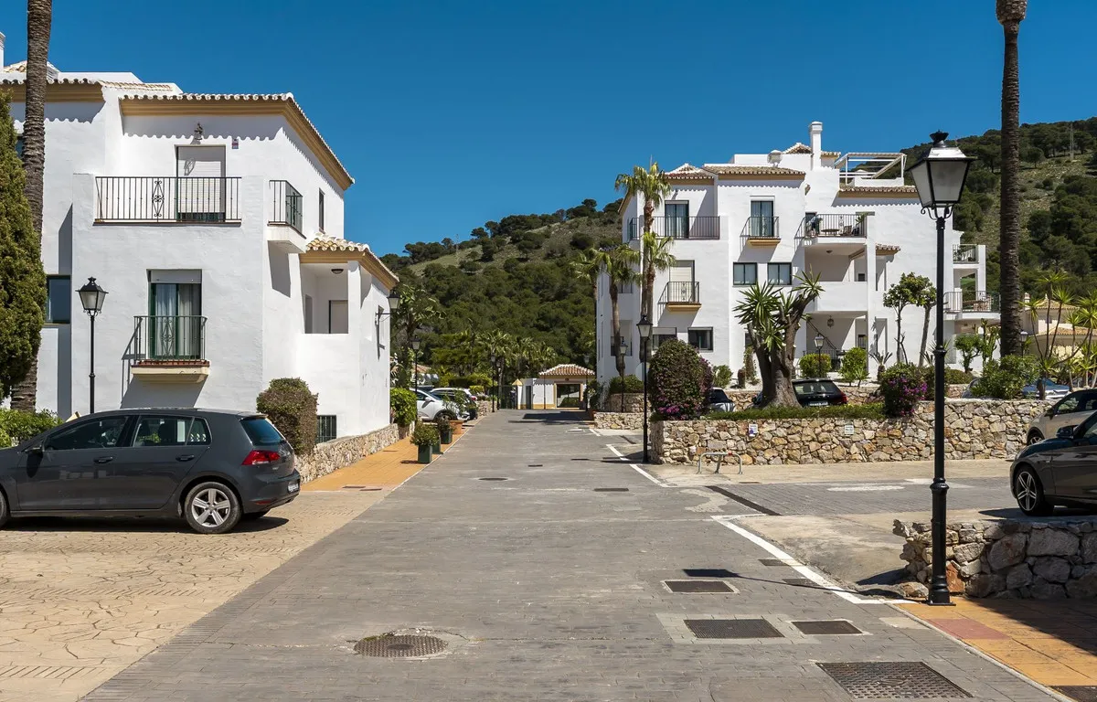 9759e92e-08e1-432b-a587-ad28591d423f