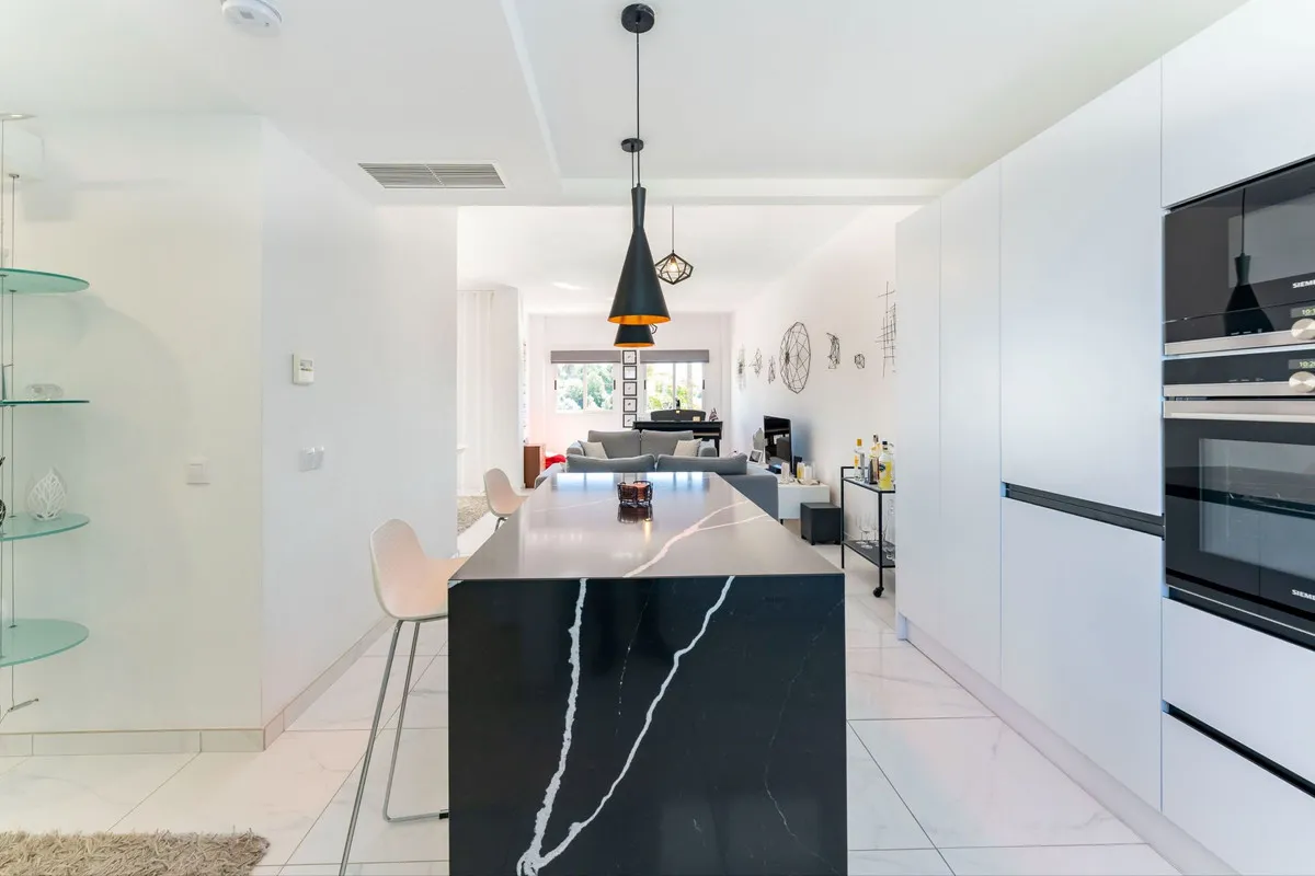 caeb3732-341d-4a25-bee1-e8c913a49b9c