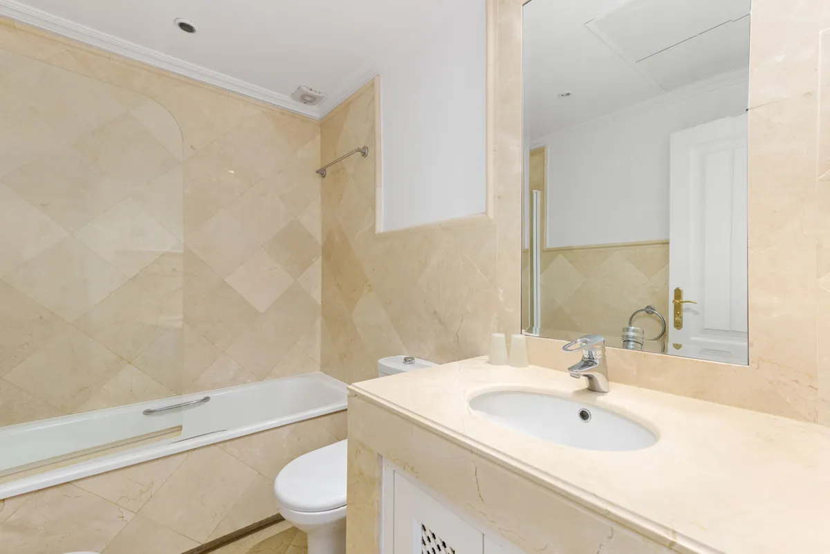 0b60b099-a923-4edb-b575-b577bfee2171