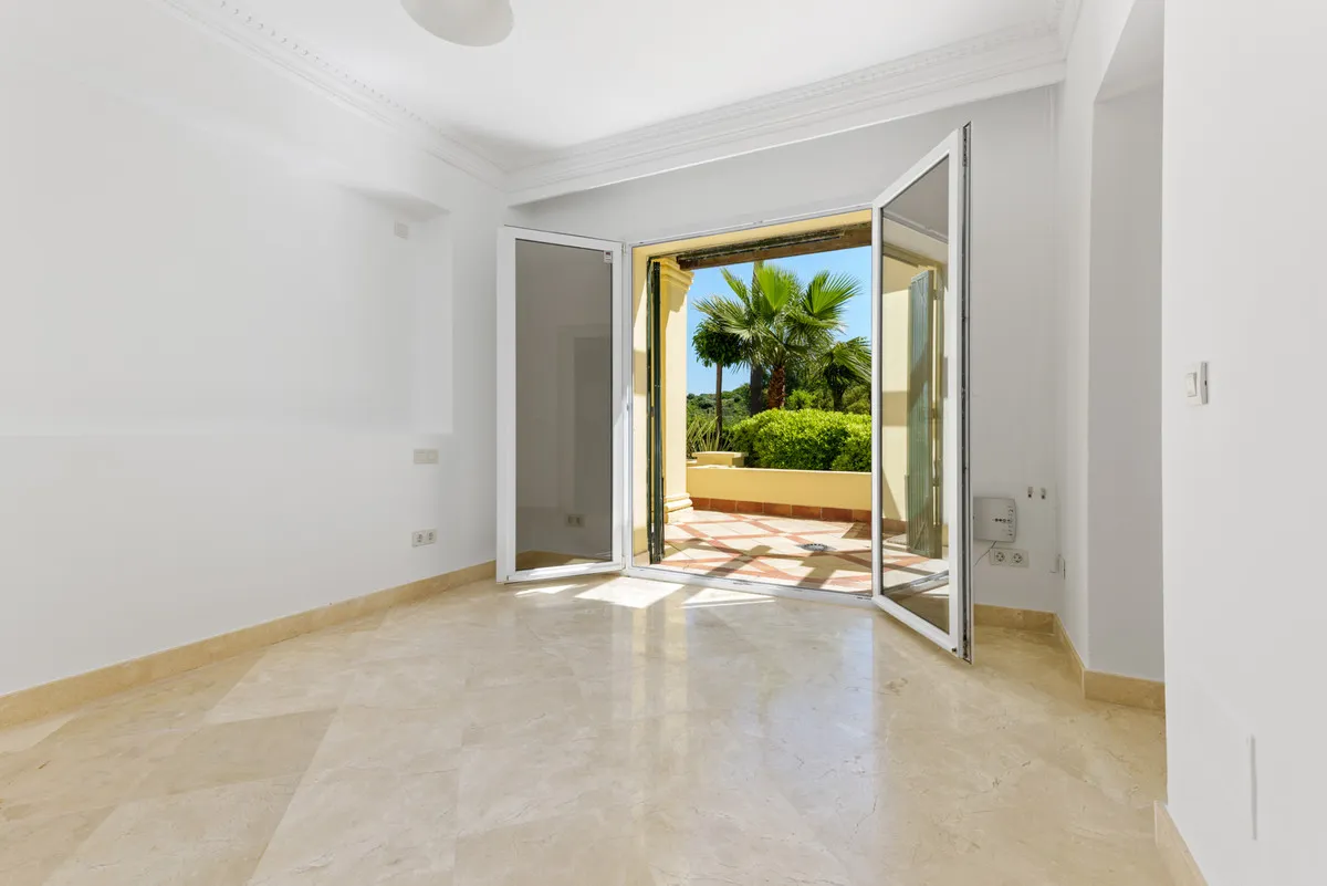 e1db29d9-75e9-408f-8c85-6d03c9a2d2f0