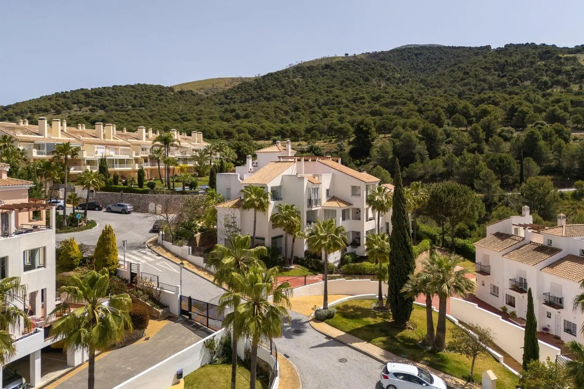 34838653-1bd6-4ef1-89b8-bc1aabbd6112