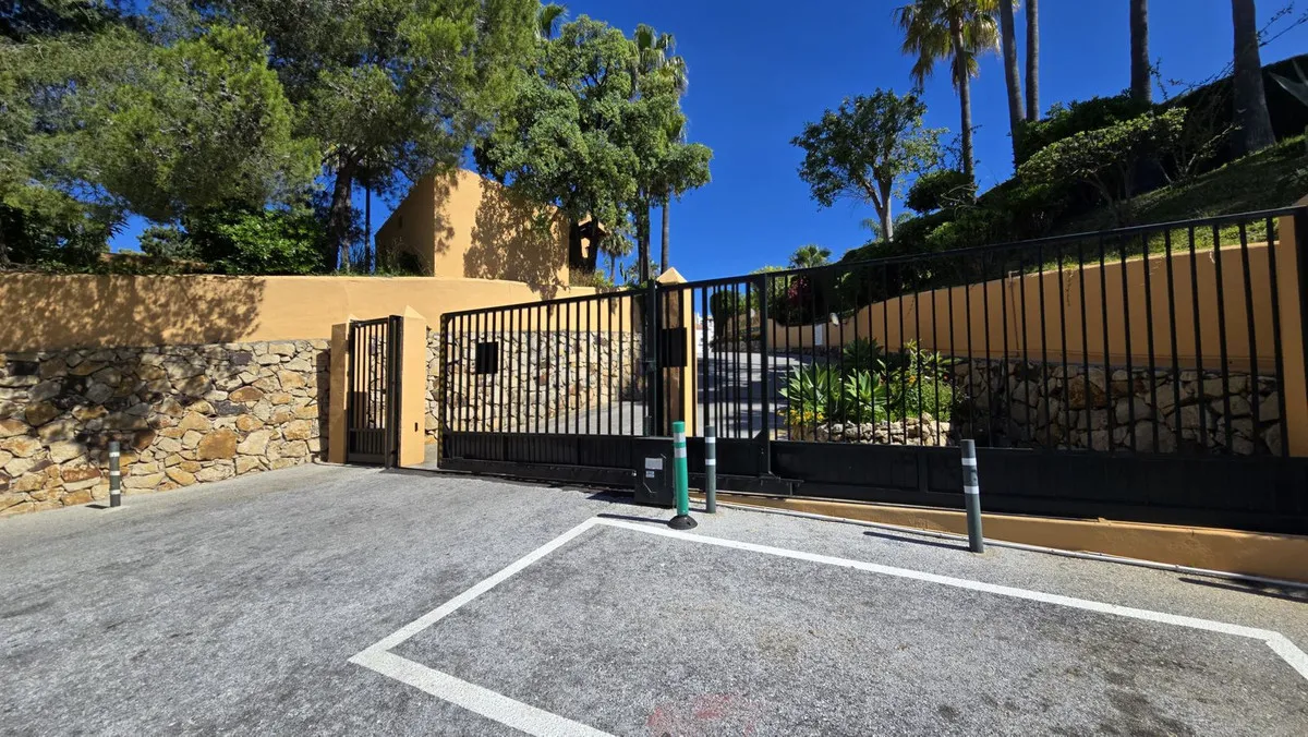 c59597cf-b030-44a9-abc0-25360474fdc3