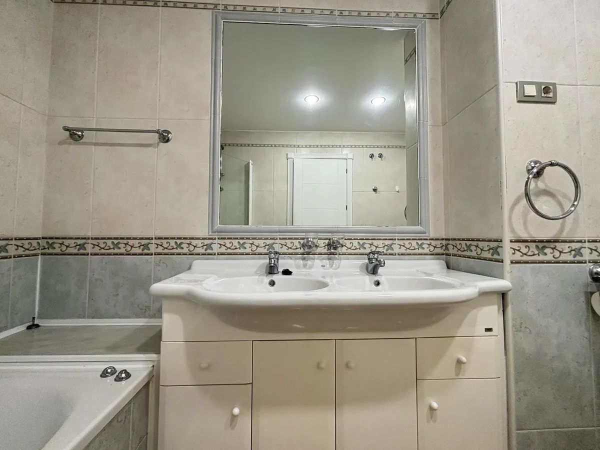 4b0b04a4-d682-414d-a59e-31832709b257