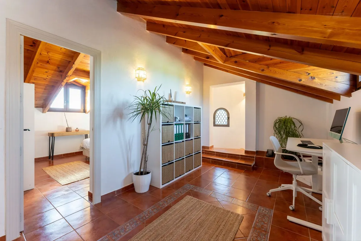 38331fd4-056c-4189-8a70-87ec2d9d71b3