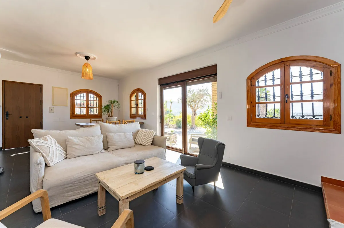 44ac7e56-a671-4a55-9fb5-76f59404492d