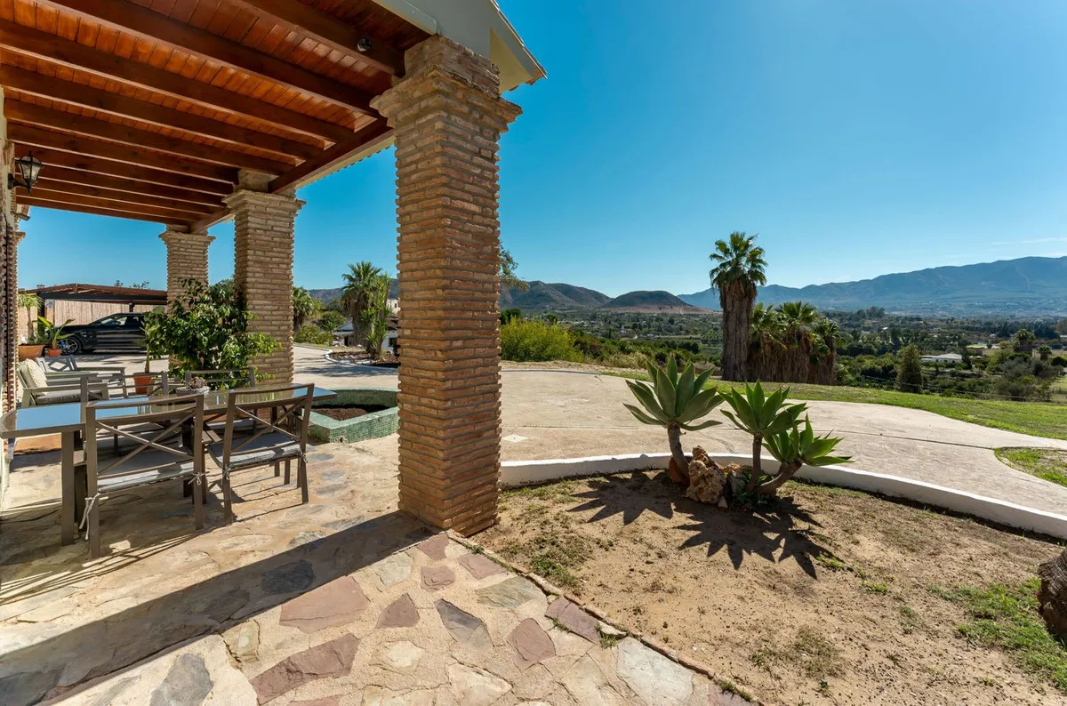 9ee1a0d2-12f9-4e8a-af07-6dbdde6cfe04