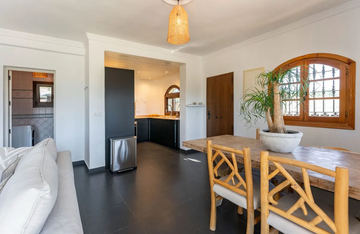 ef992c49-47fc-4f28-a680-5f2bf096a895