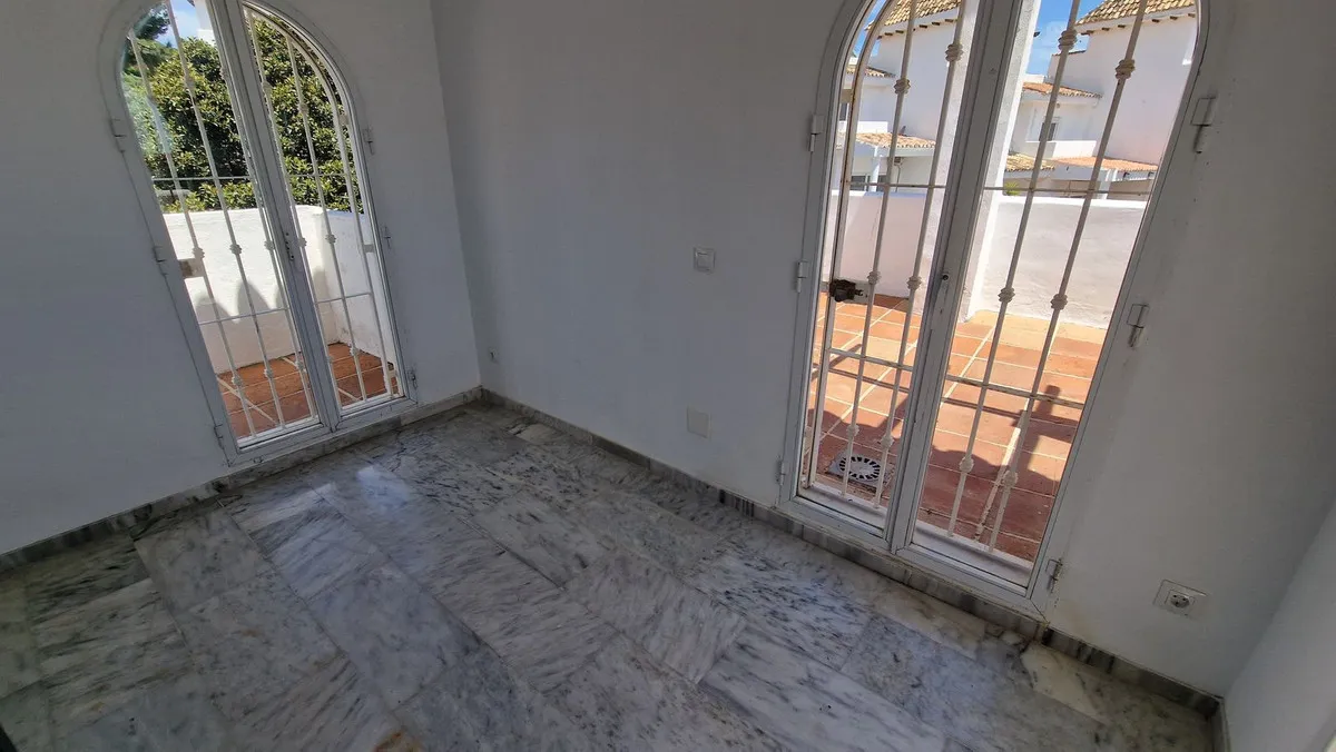 fe572989-50a9-4fb4-bb27-c02f4be8a02a