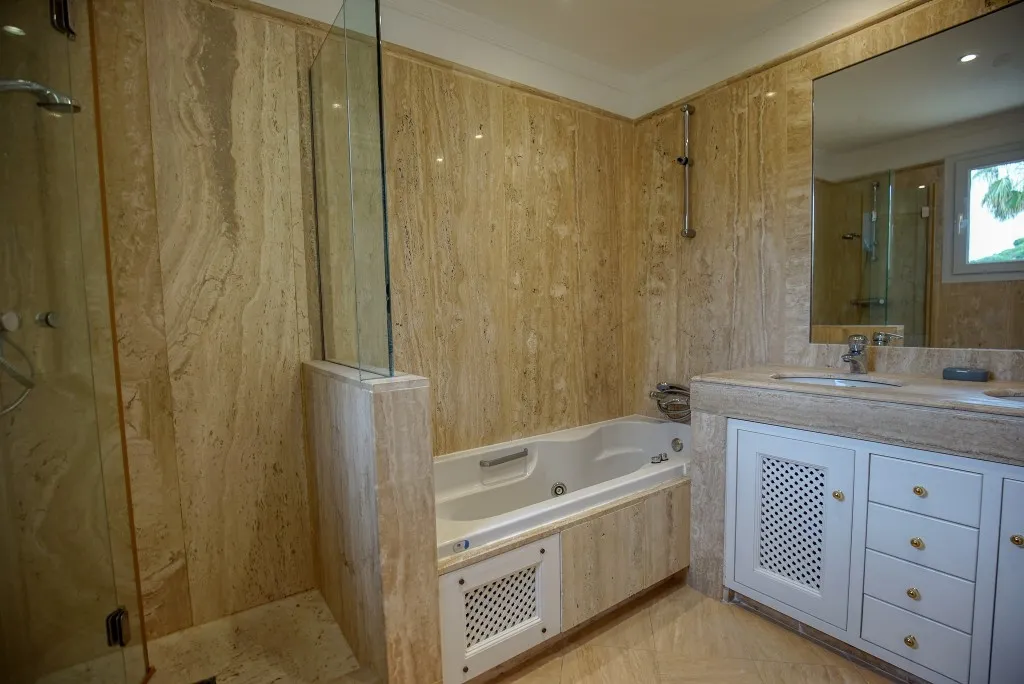 afeb6d92-515b-4d97-be12-440167e65ad8