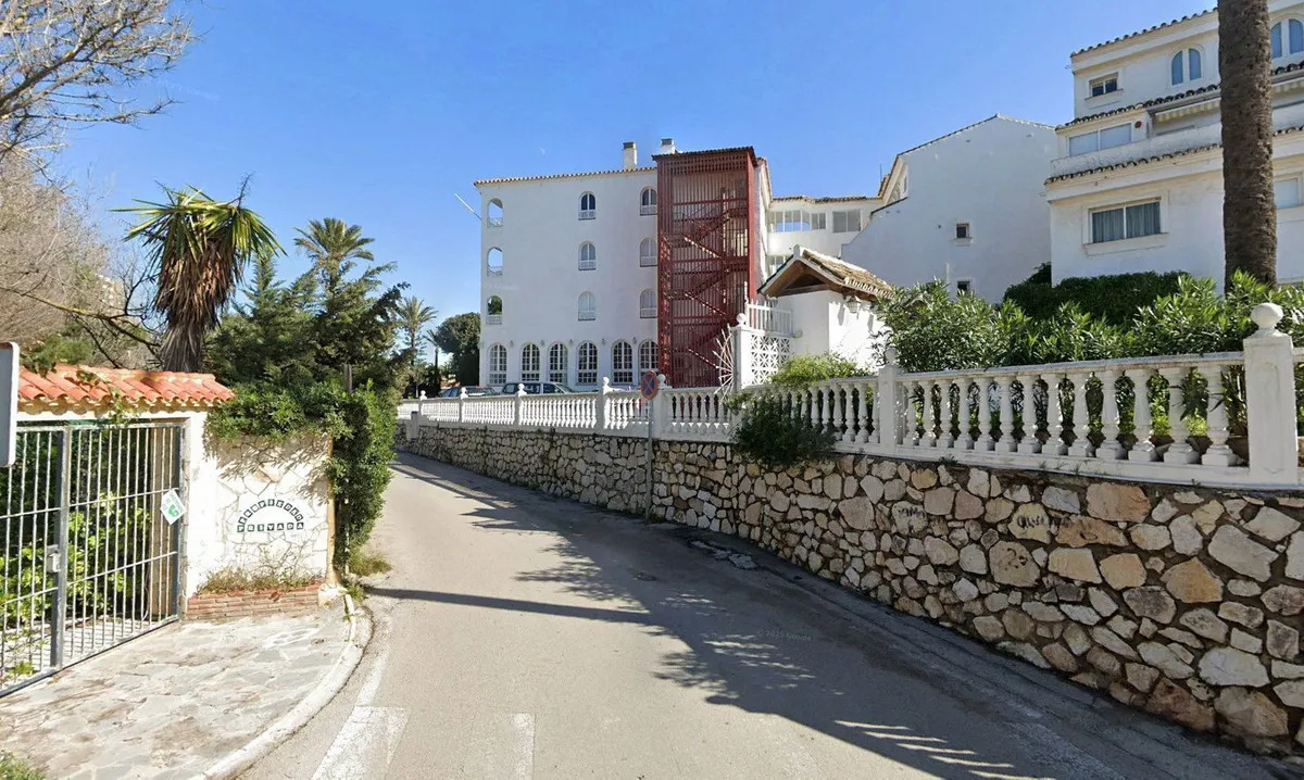 6231fff4-71d6-43c4-8f38-00318a3e548e