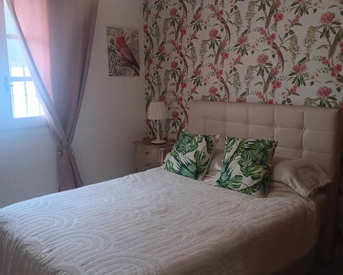 1fb785df-3c43-4585-933d-d6c73a780f4c